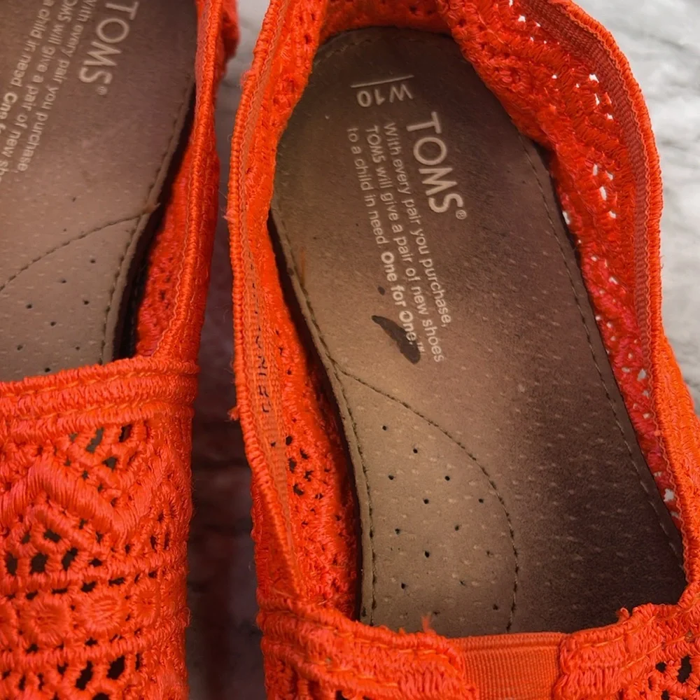 TOMS Shoes Womens Slip On Orange Coral Alpargata Crochet Lace size 10